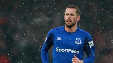 星海体育电脑版|告别绿茵场！德媒确认莱比锡35岁功勋老将坎普尔赛季末挂靴，传奇生涯终章静默书写