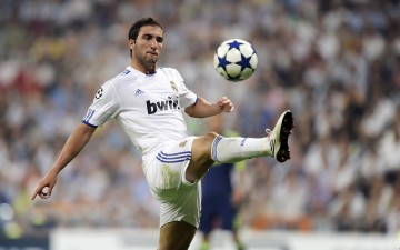 星海体育直播|卡里克战术革新，弃用阿莫林式三四三阵型，转向四二三一强化控球主导