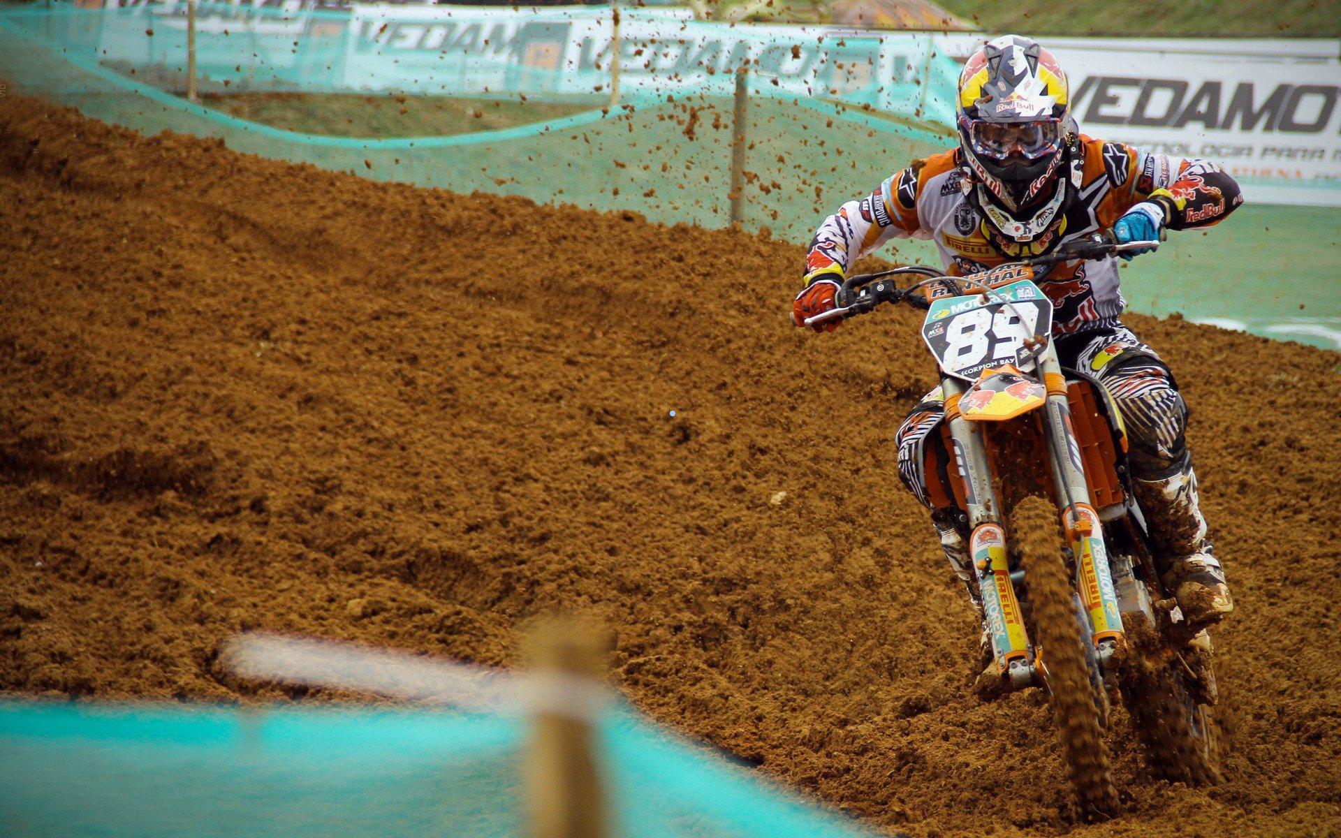 新星哈贾尔坦言加盟红牛需心理渡劫,与维斯塔潘并肩,初期必须接受更慢的现实