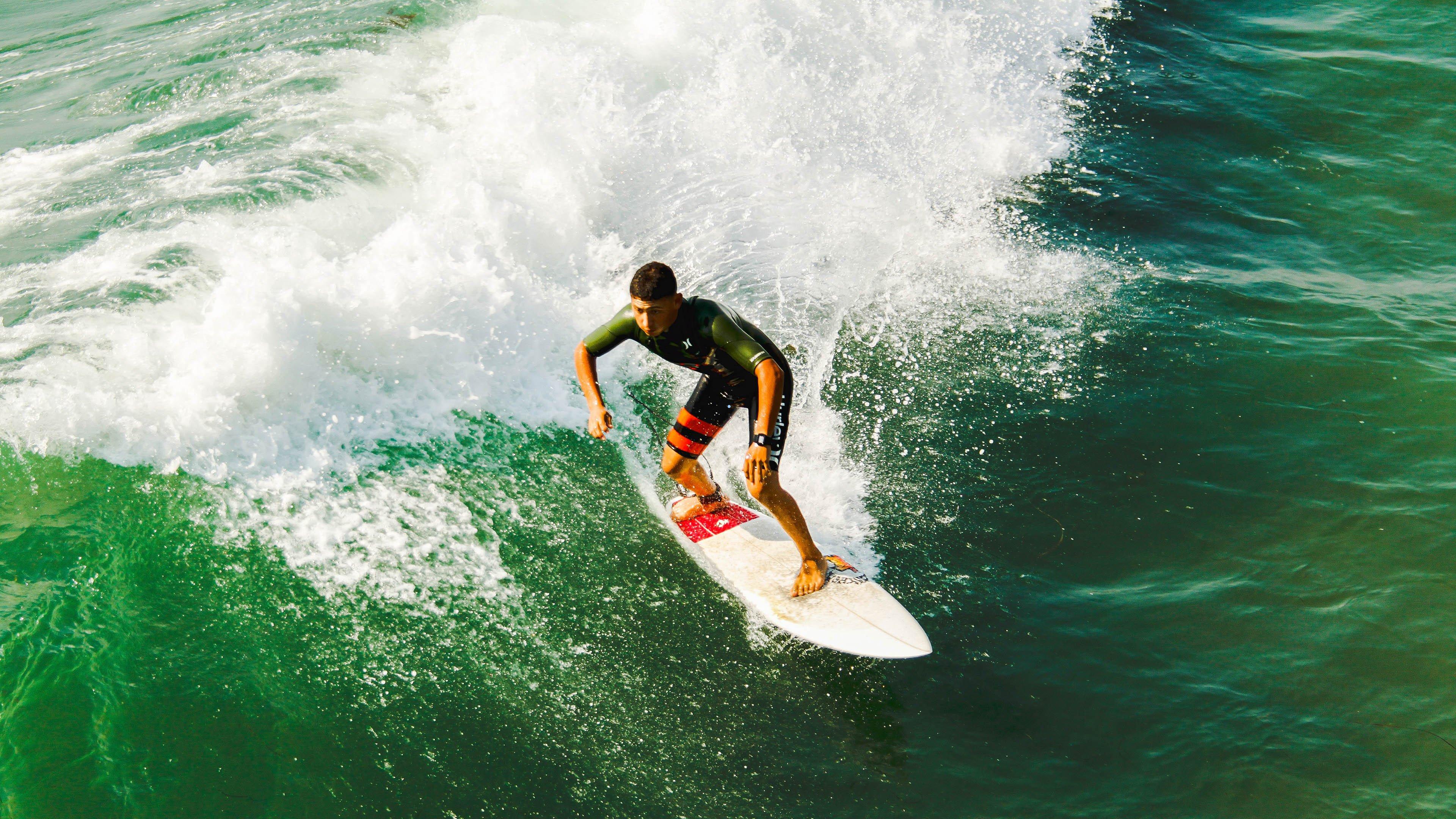 硬汉风范！阿丘瓦砍下20分14篮板，克里斯蒂盛赞其全程顽强表现
